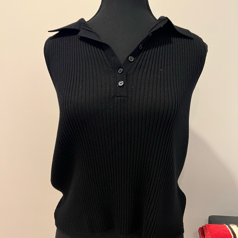 Calvin Klein sleeveless sweater top button up